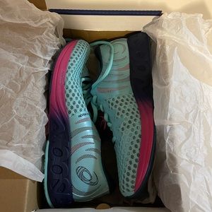 Asics women’s running shoe’s